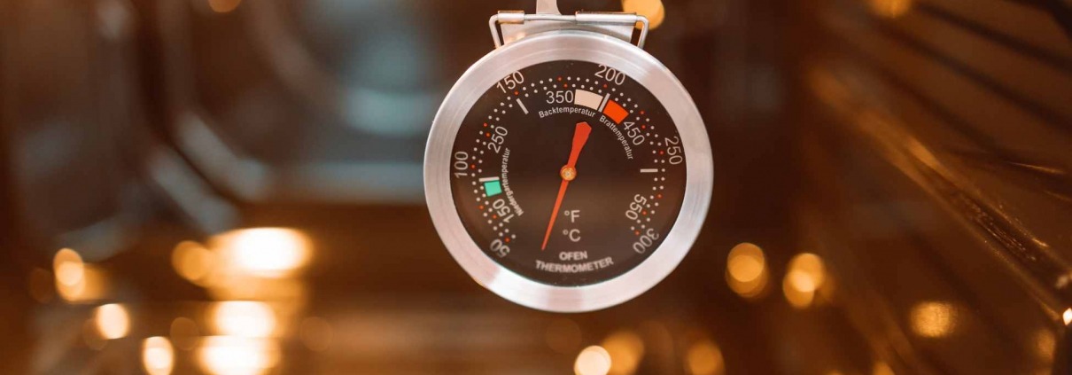Thermometer montitoring the temperature, ensuring you're cooking efficiently