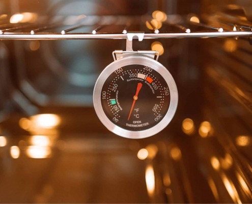 Thermometer montitoring the temperature, ensuring you're cooking efficiently