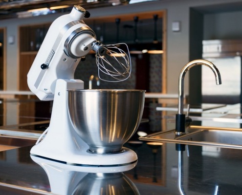 stand mixer on kitchen countertop