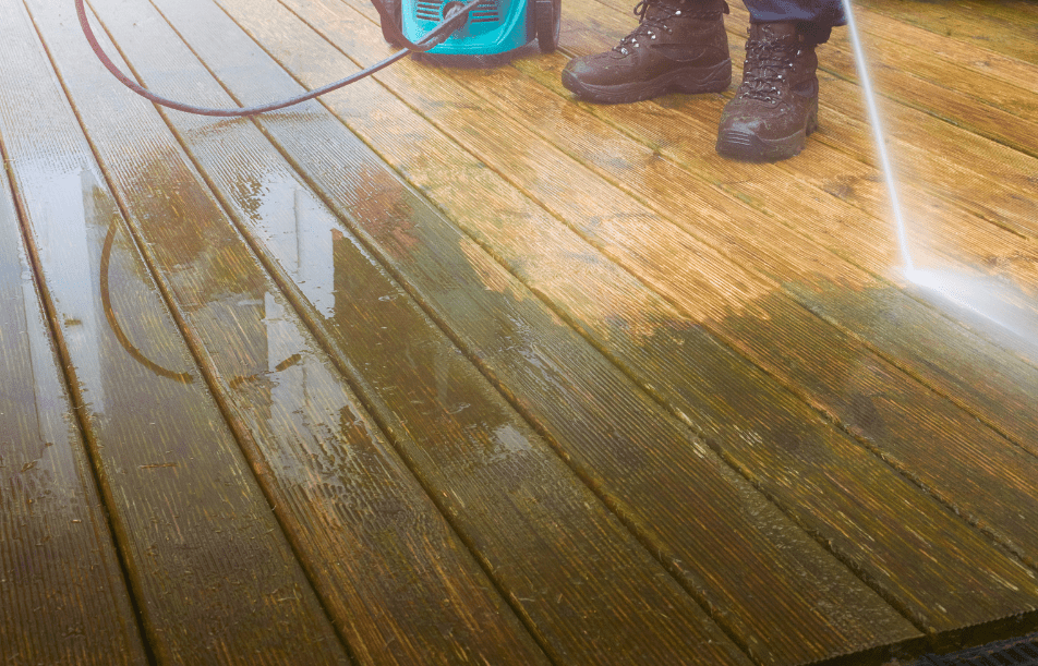 cleaning wooden deck and fences